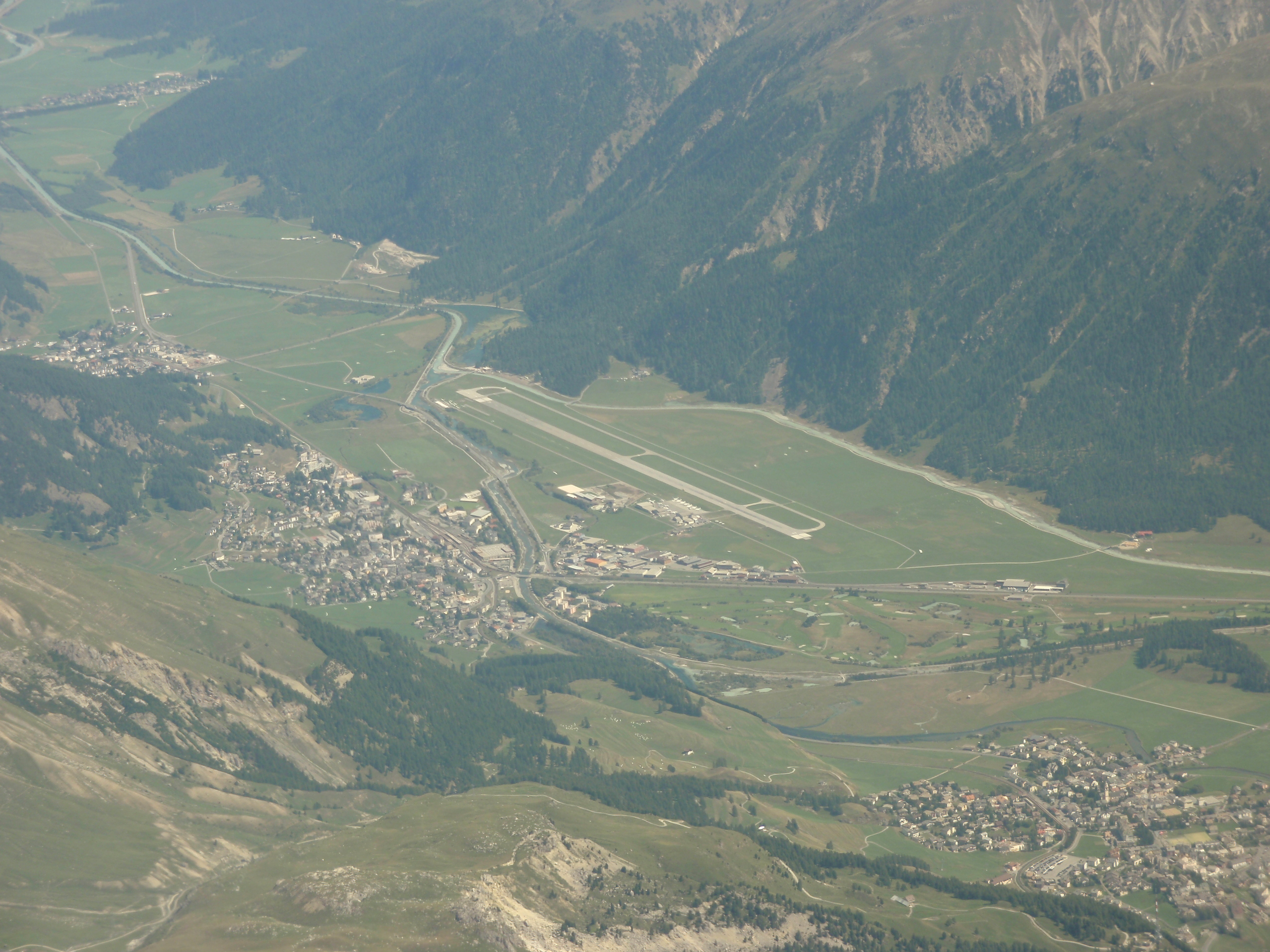 Highest_airfield_in_switzerland_5600_ft_Samedan_LSZS