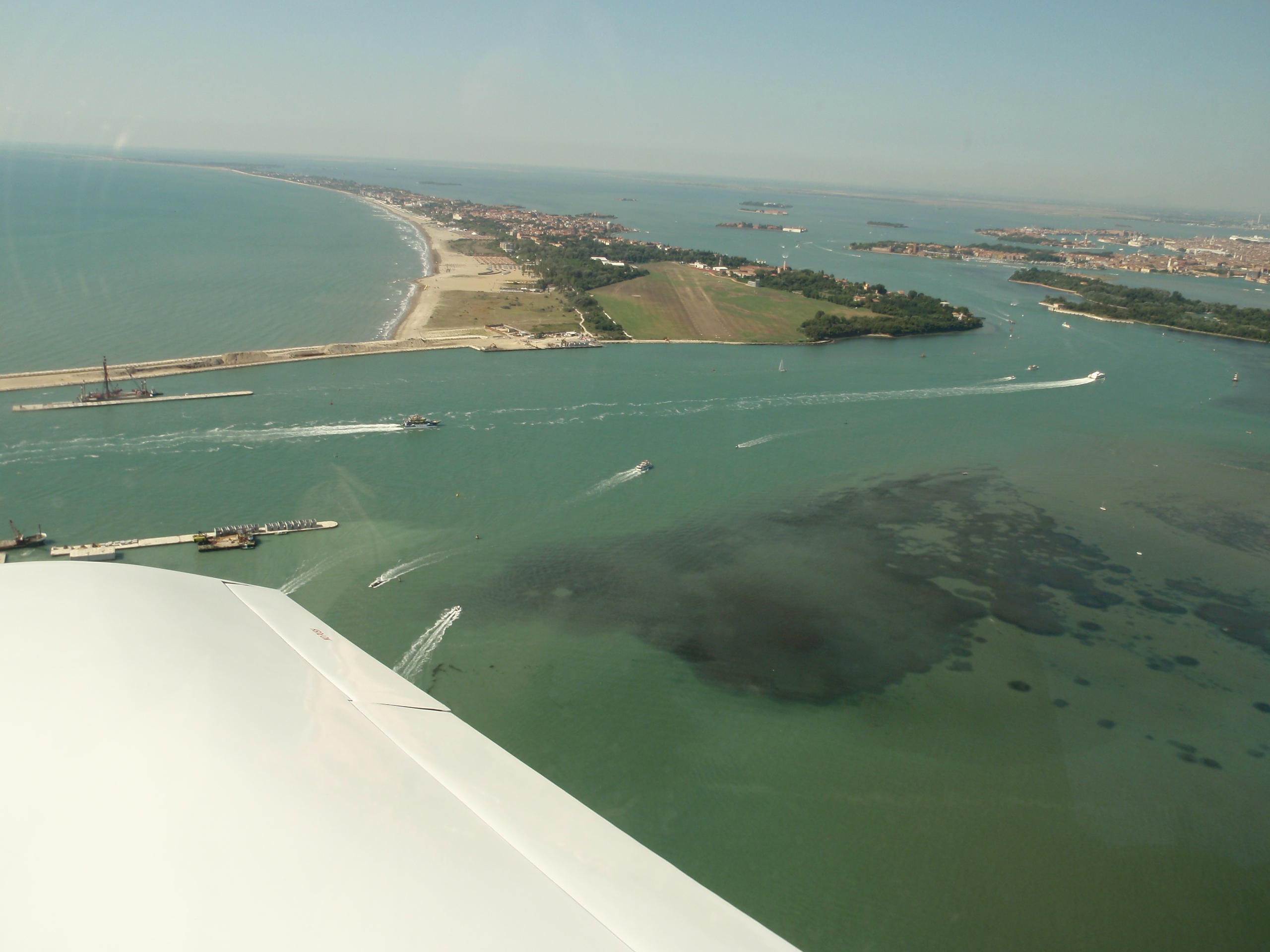 Taking_off_runway_05_Venice_Lido_LIPV