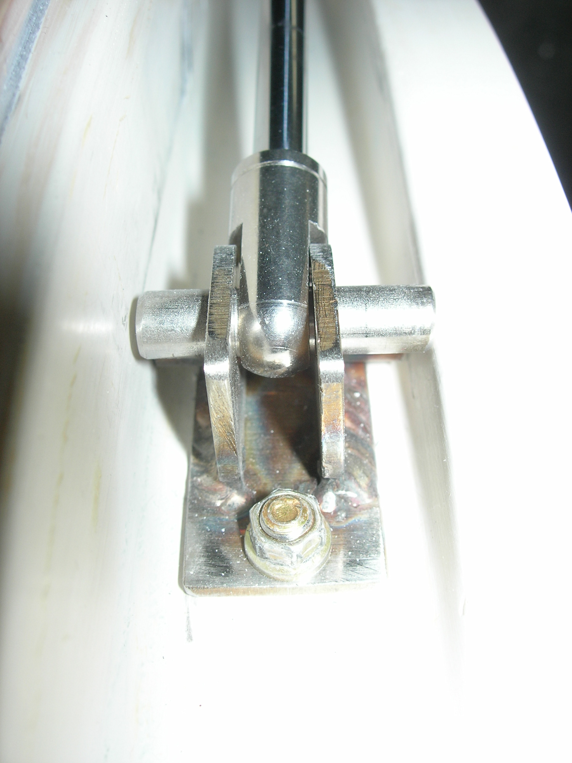 Outboard strut anchor 2.